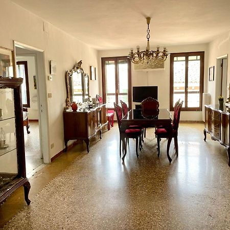 Ve-Nice Suite Formosa C5141 البندقية المظهر الخارجي الصورة