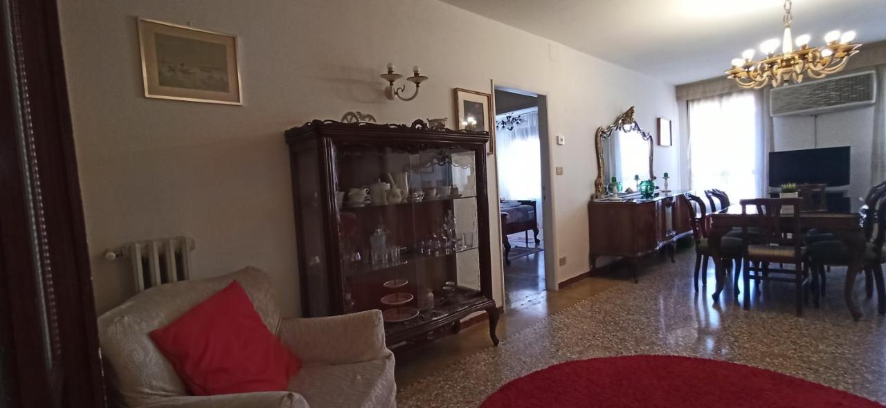 Ve-Nice Suite Formosa C5141 البندقية المظهر الخارجي الصورة