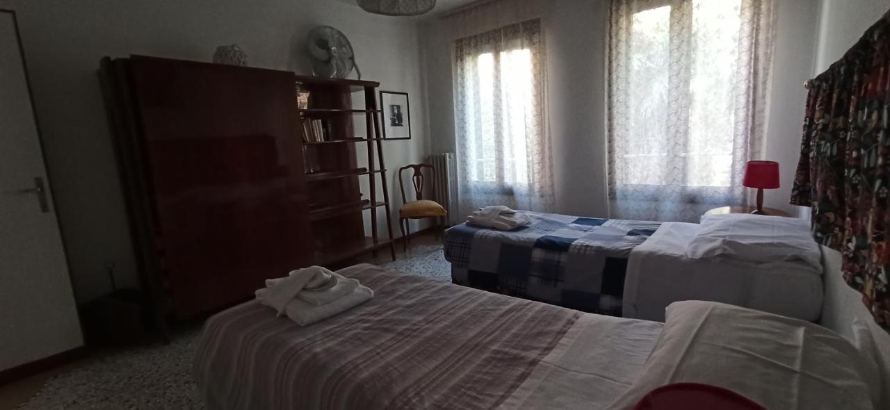 Ve-Nice Suite Formosa C5141 البندقية المظهر الخارجي الصورة